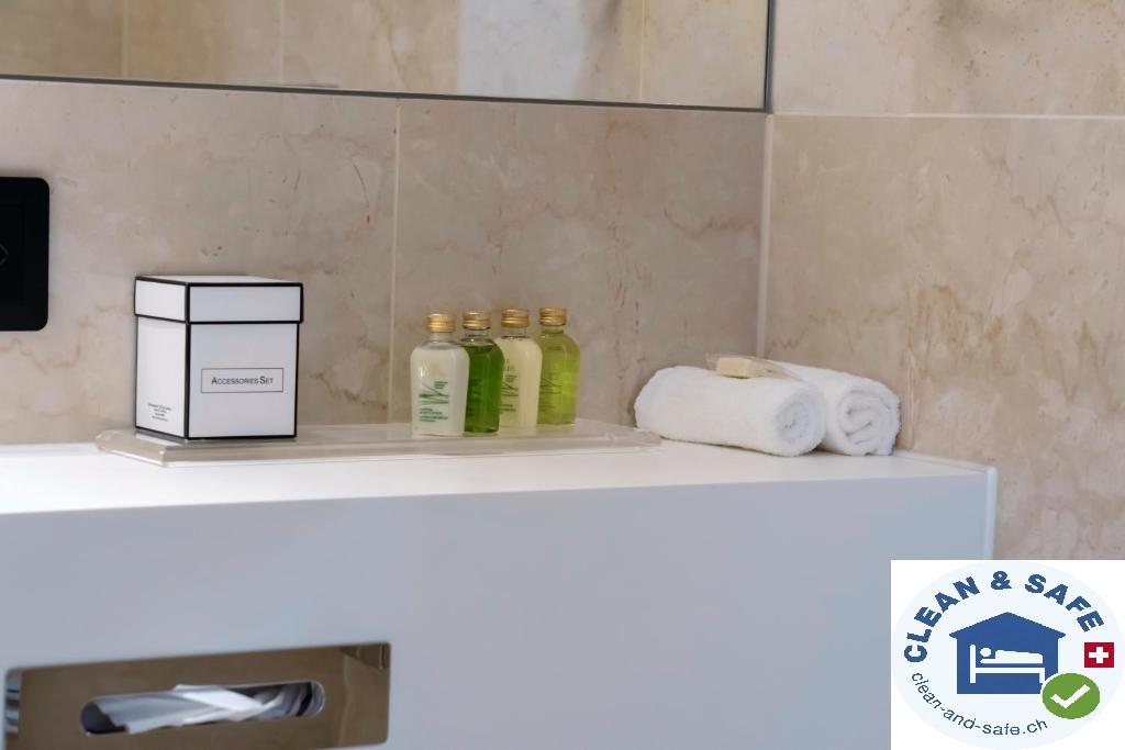Hotel Nash Airport 4*