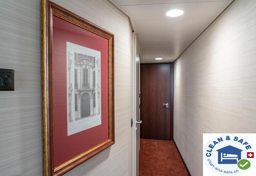 Hotel Nash Airport 4*