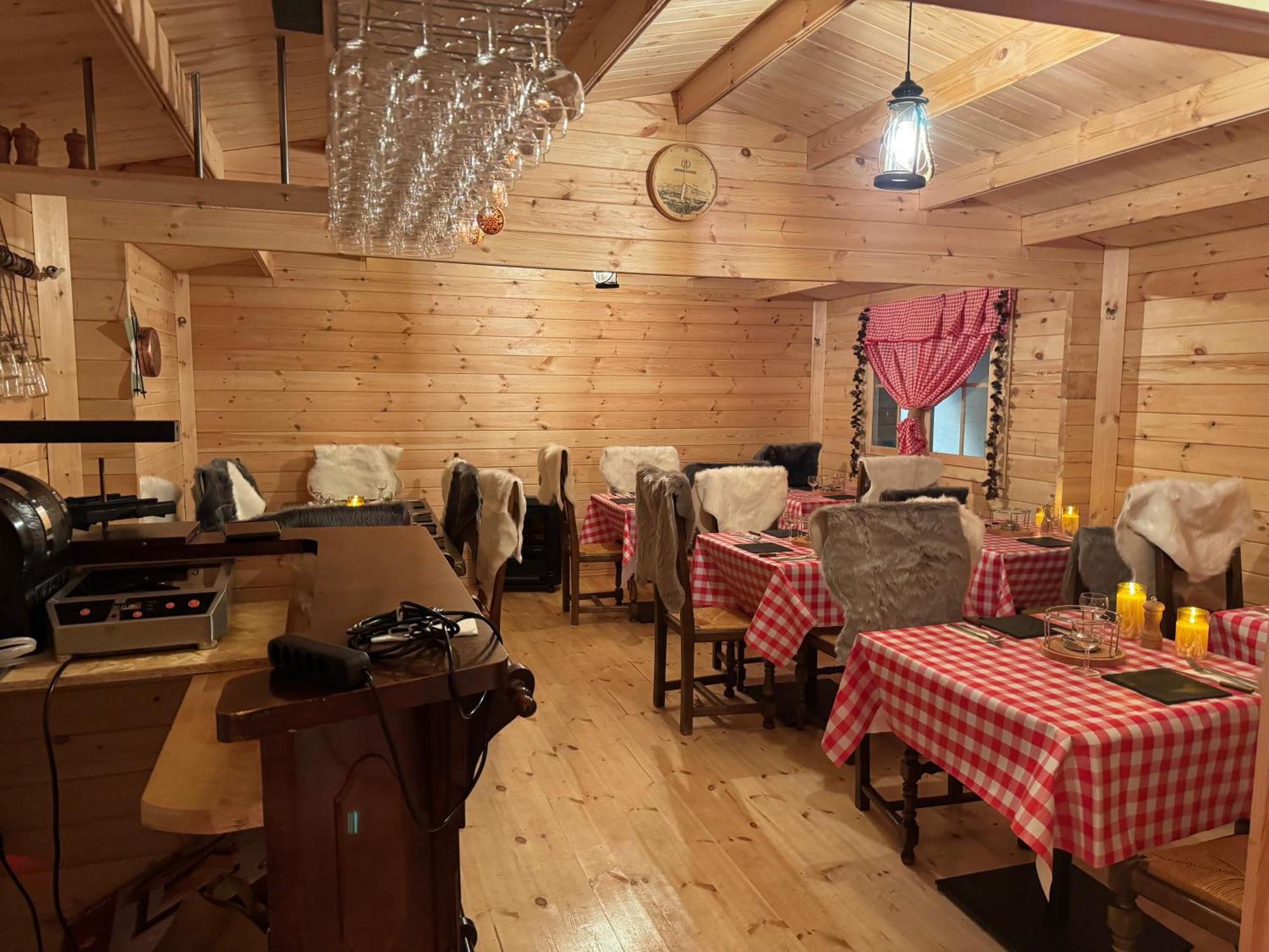 Nash Airport Hotel 4*